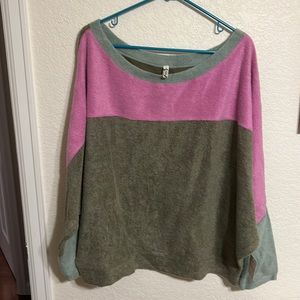Pull over sweatshirt sweater